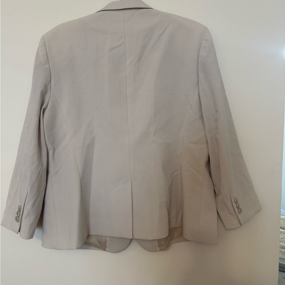 Simons Beige Blazer - Picture 2 of 4